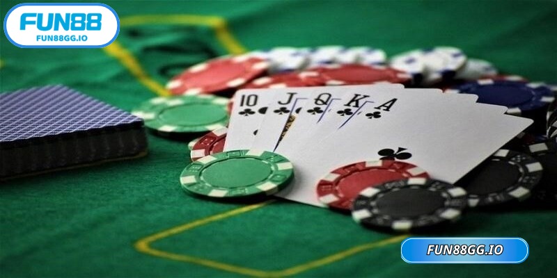 Phỏm FUN88 là game bài online uy tín, luật chơi quen thuộc